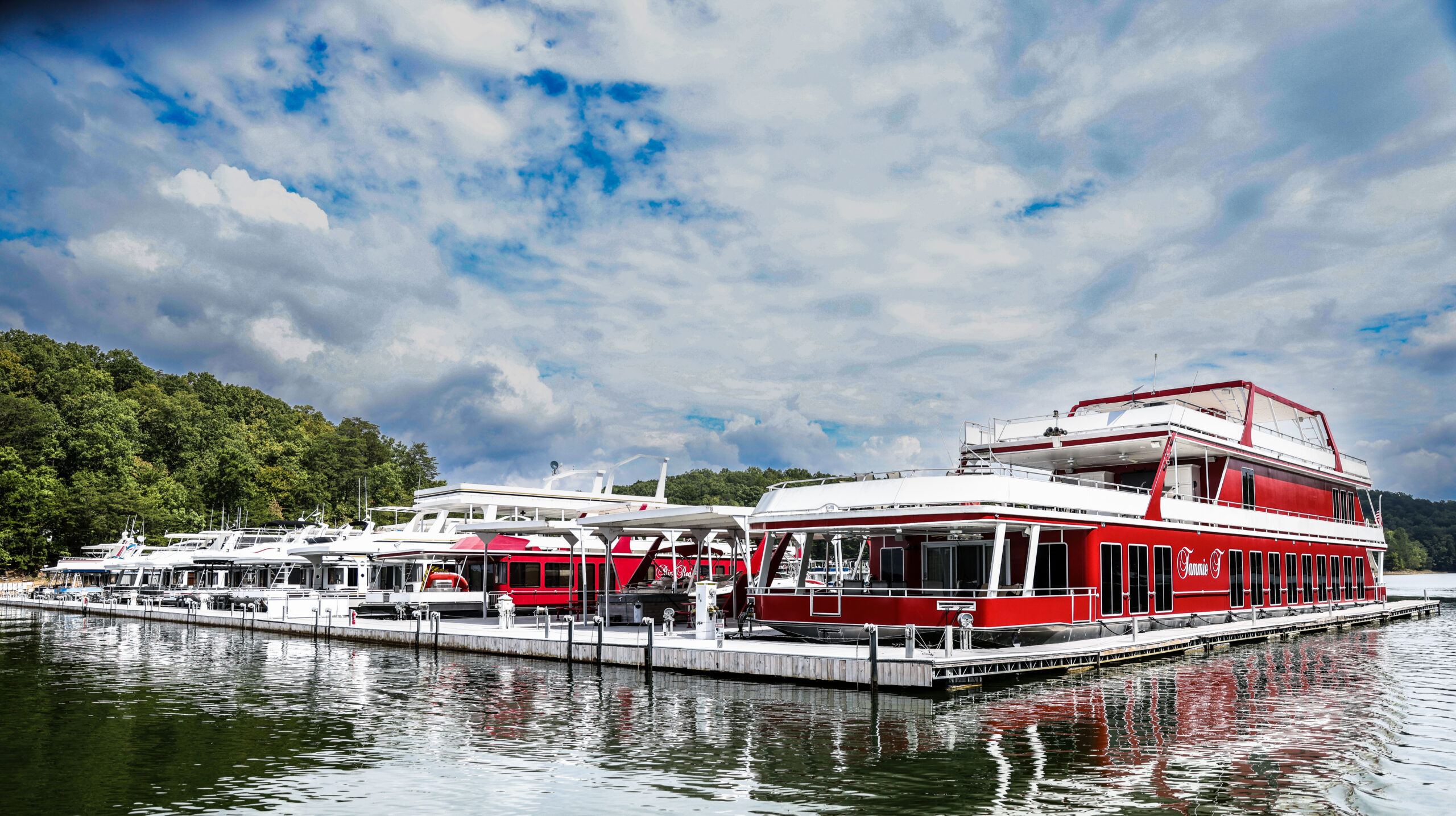Grove Marina at Laurel Lake