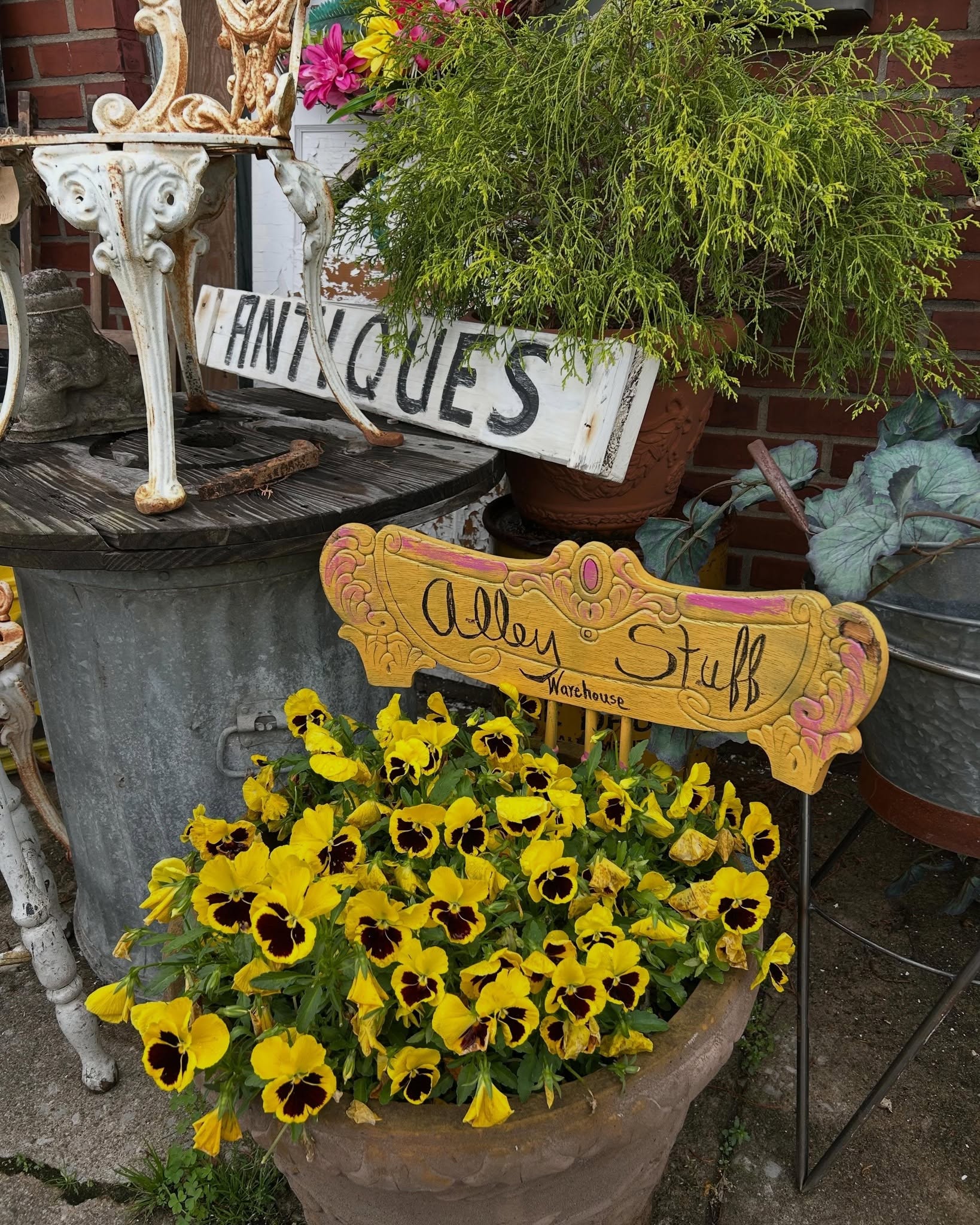 Alley Stuff Antiques & Eccentricities